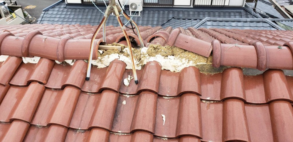 台風で屋根瓦に被害。屋根修理は、京都で安い丁寧と評判のグローアップへ